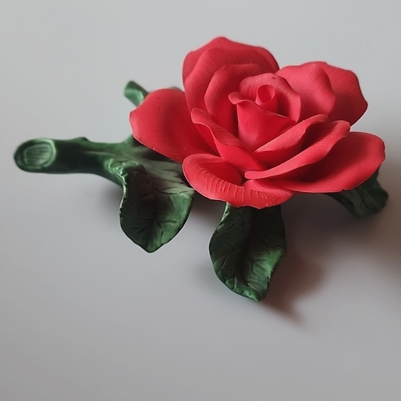 Mr. Lincon, Red ROSE on Vine Decorative. Americans Favorite Porcelain Flower. - Picture 1 of 10